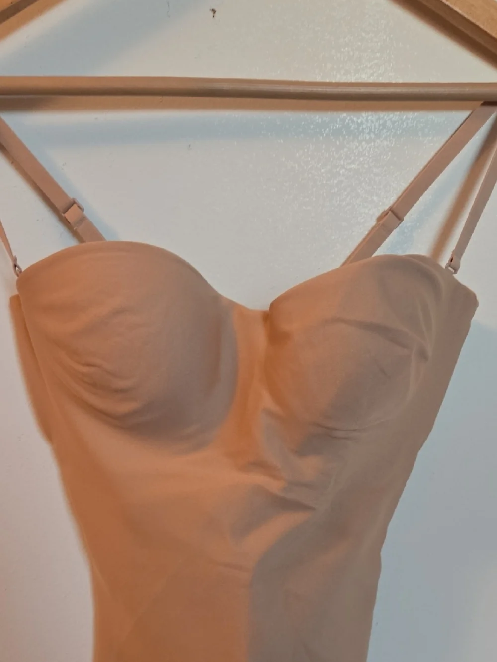 SKIMS Tan Strapless Shapewear Bodysuit - Picture 2 of 8